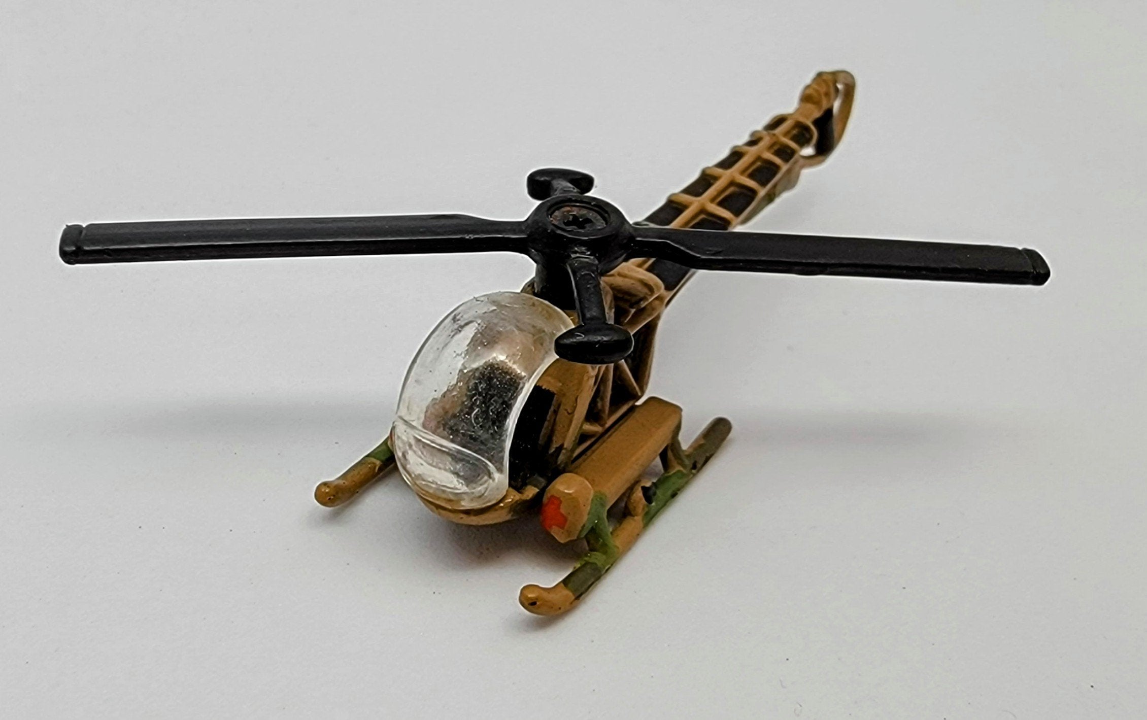 Micro Machines Military Bell 47D Tan Helicopter MMAC2 simple Xclusive Collectibles