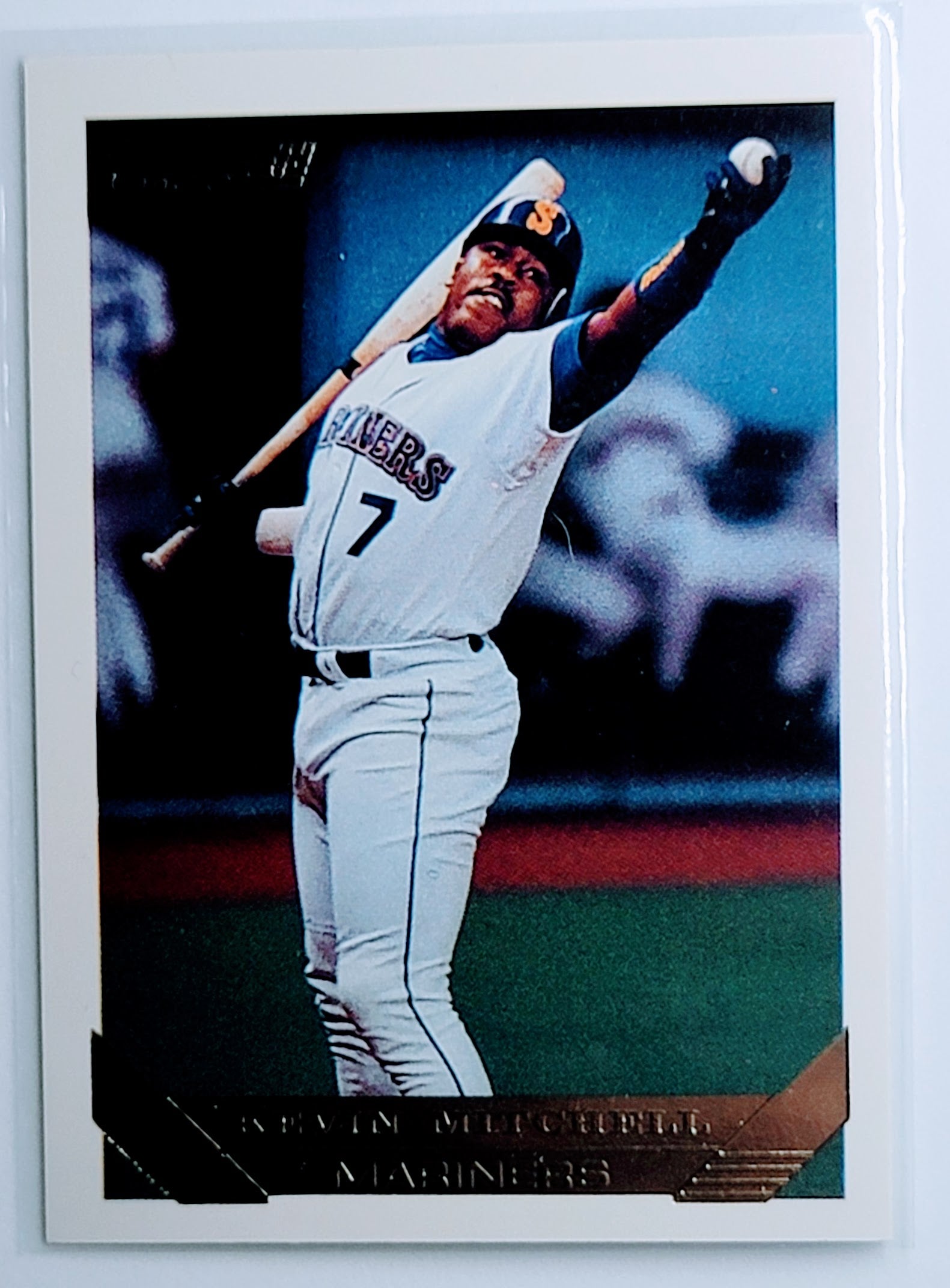 1993 Topps Kevin Mitchell
  Gold  Seattle Mariners Baseball
  Card  TH1CB simple Xclusive Collectibles
