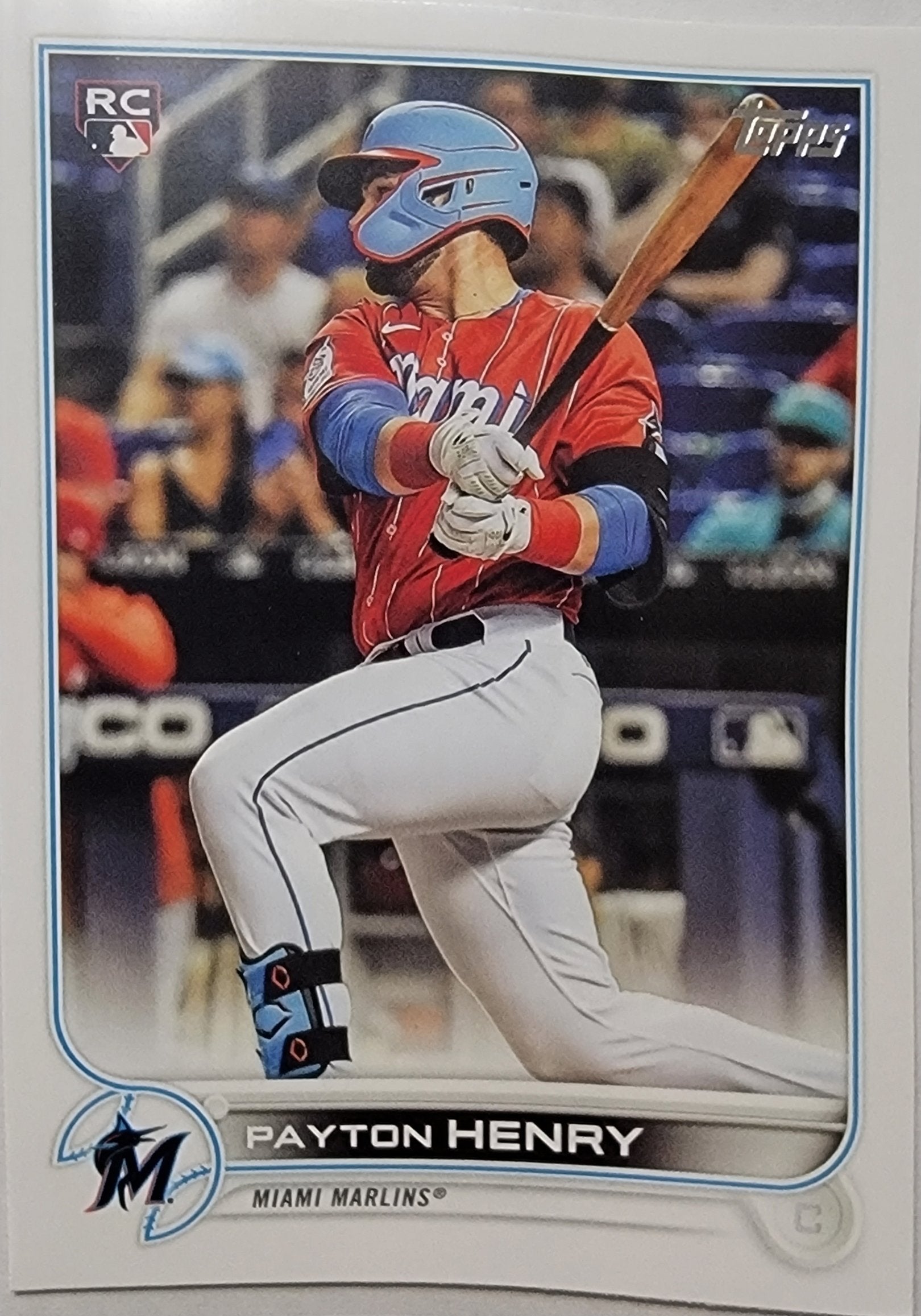 2022 Topps Yuli Gurriel Blue Bordered Baseball Card AVM1