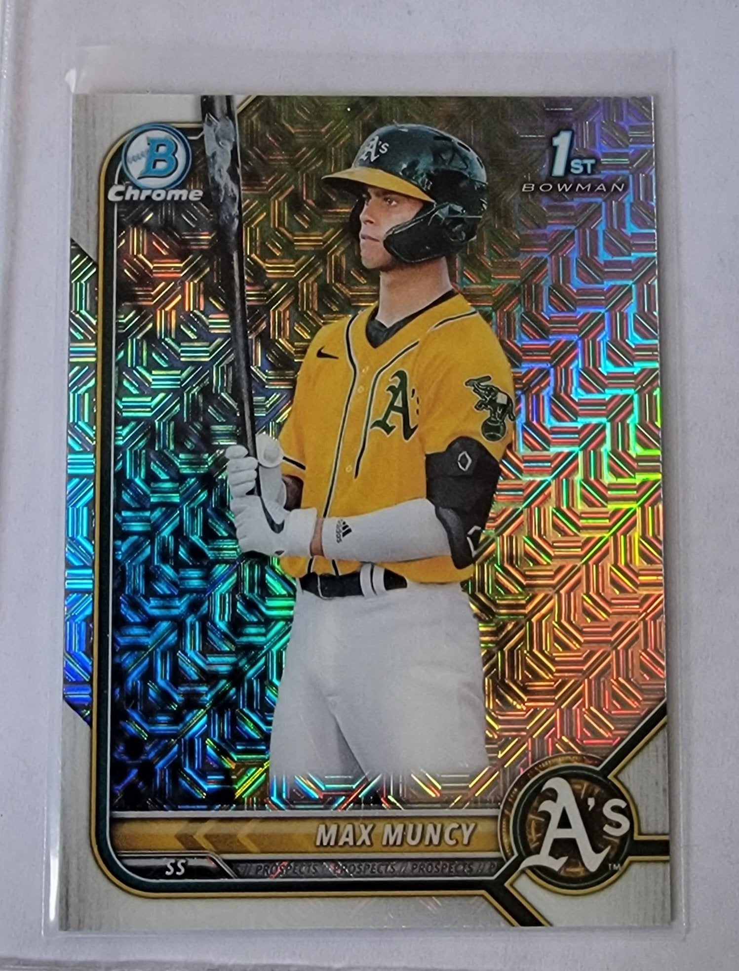 2022 Bowman Chrome Max Muncy Mega Box Mojo Refractor Baseball Card AVM1 simple Xclusive Collectibles