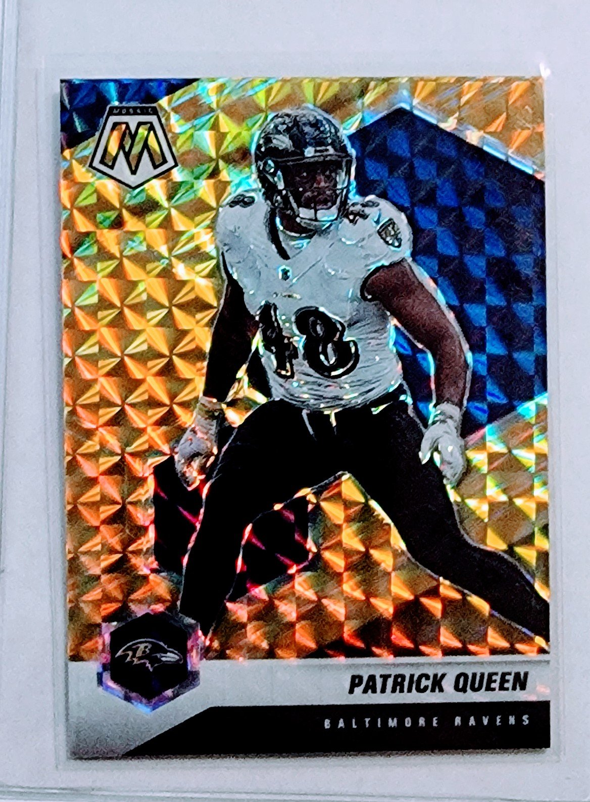 2021 Panini Mosaic Patrick Queen Yellow Refractor Football Card AVM1 simple Xclusive Collectibles