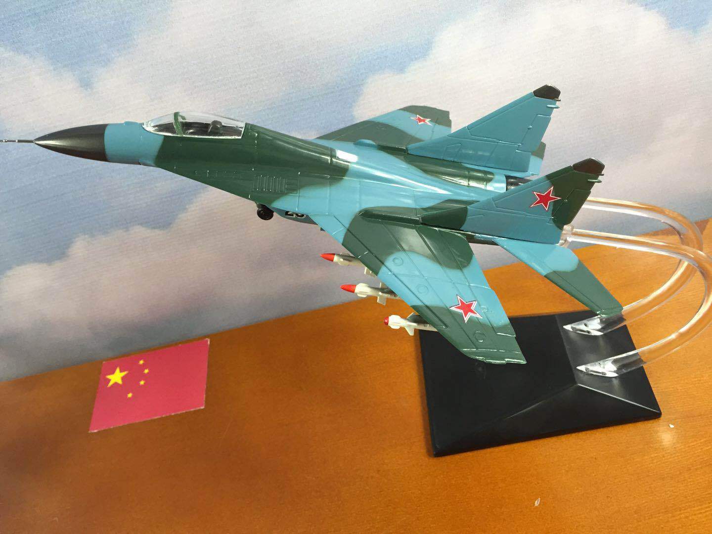 1/72 Scale Multi-Fighter Airplane Model - F-20, MiG 29, SU-35, & More Model Aircraft