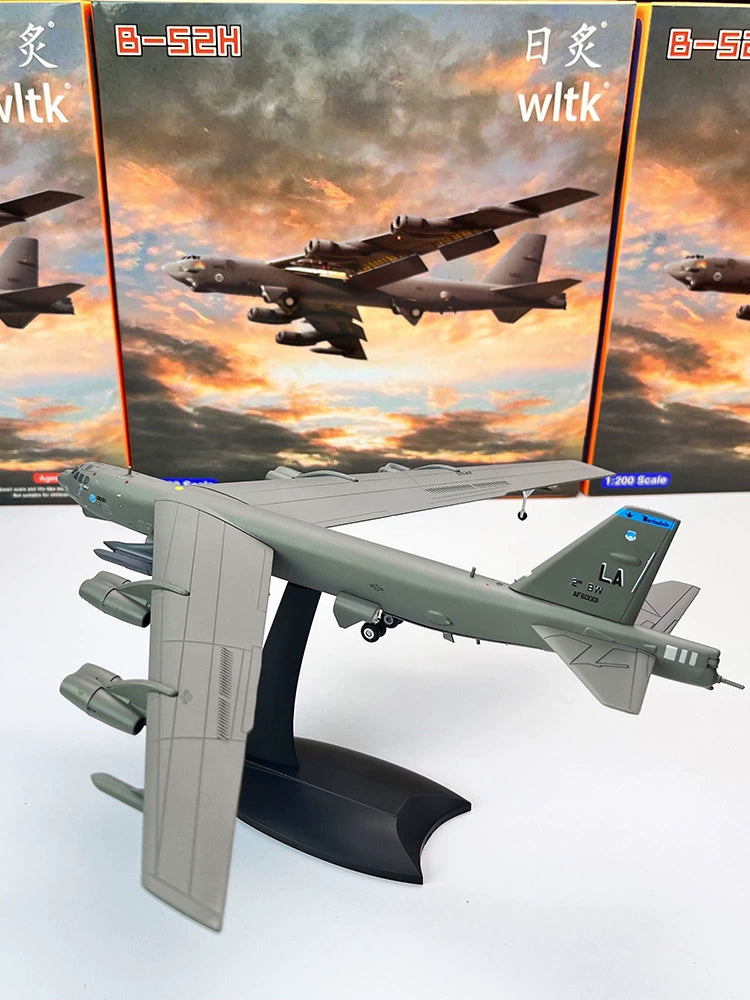1/200 US Military B-52 Bomber Variants: B-52H, B-52, and Combination Sets