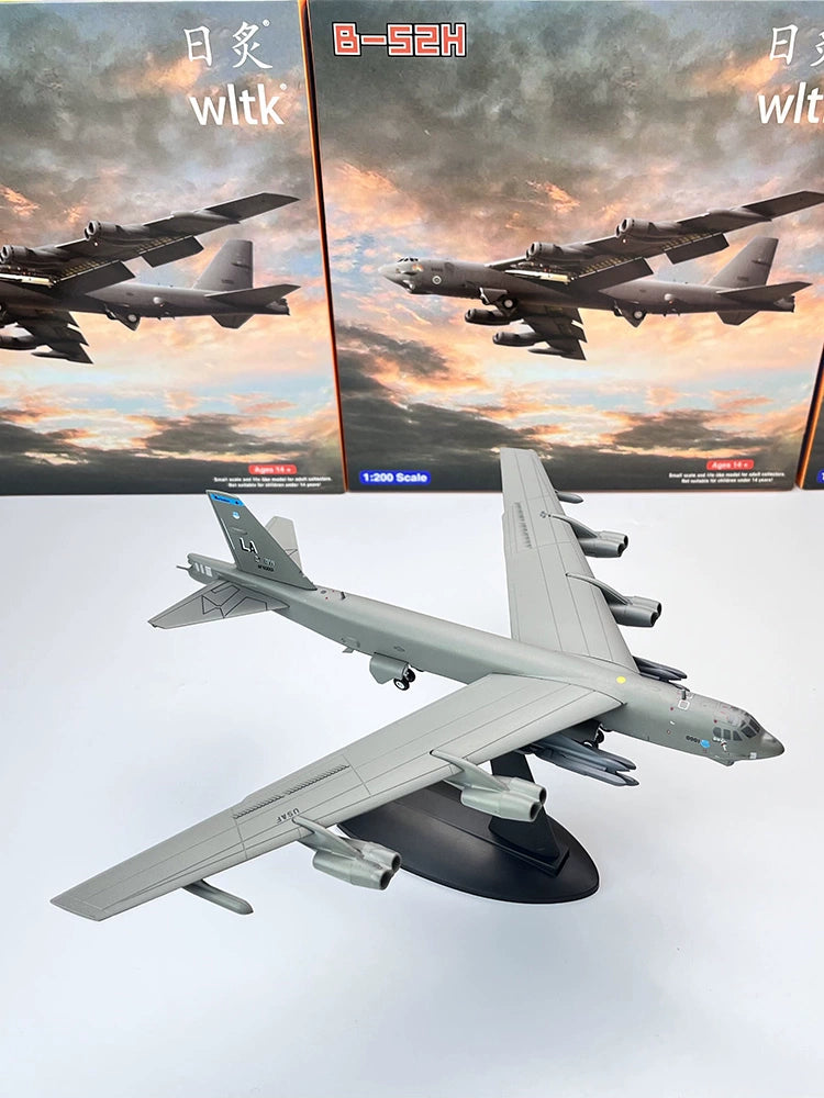 1/200 US Military B-52 Bomber Variants: B-52H, B-52, and Combination Sets