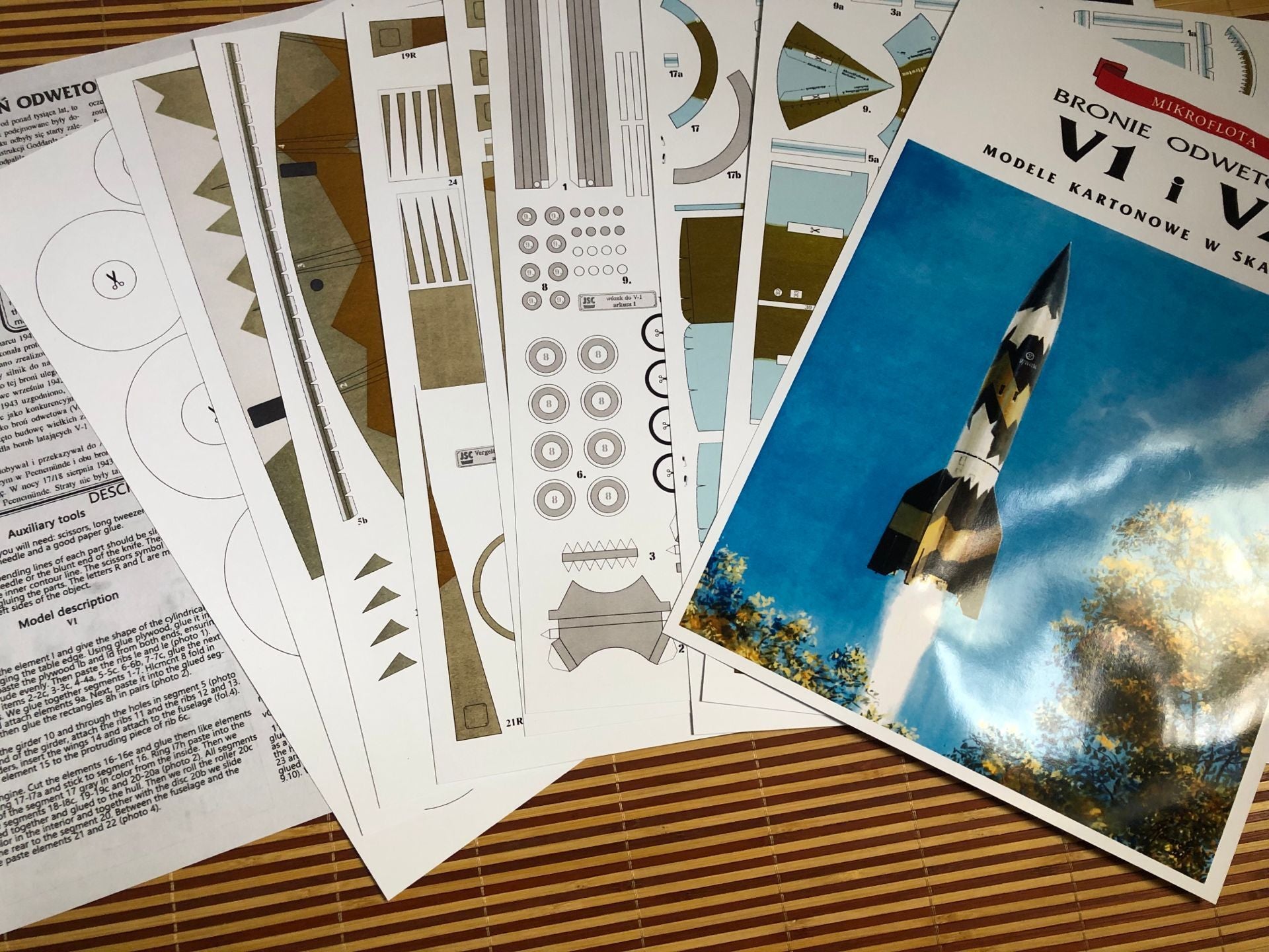 GRAPMAN 1/24 German V1 & V2 Rocket 3D Paper Model - DIY Aerospace Toy for Students