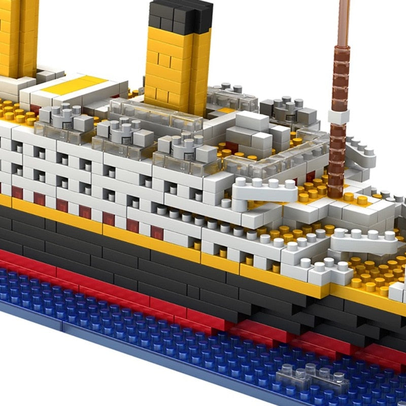 MIANQI Titanic Cruise Chip Model Brick Playset, 1860Pcs