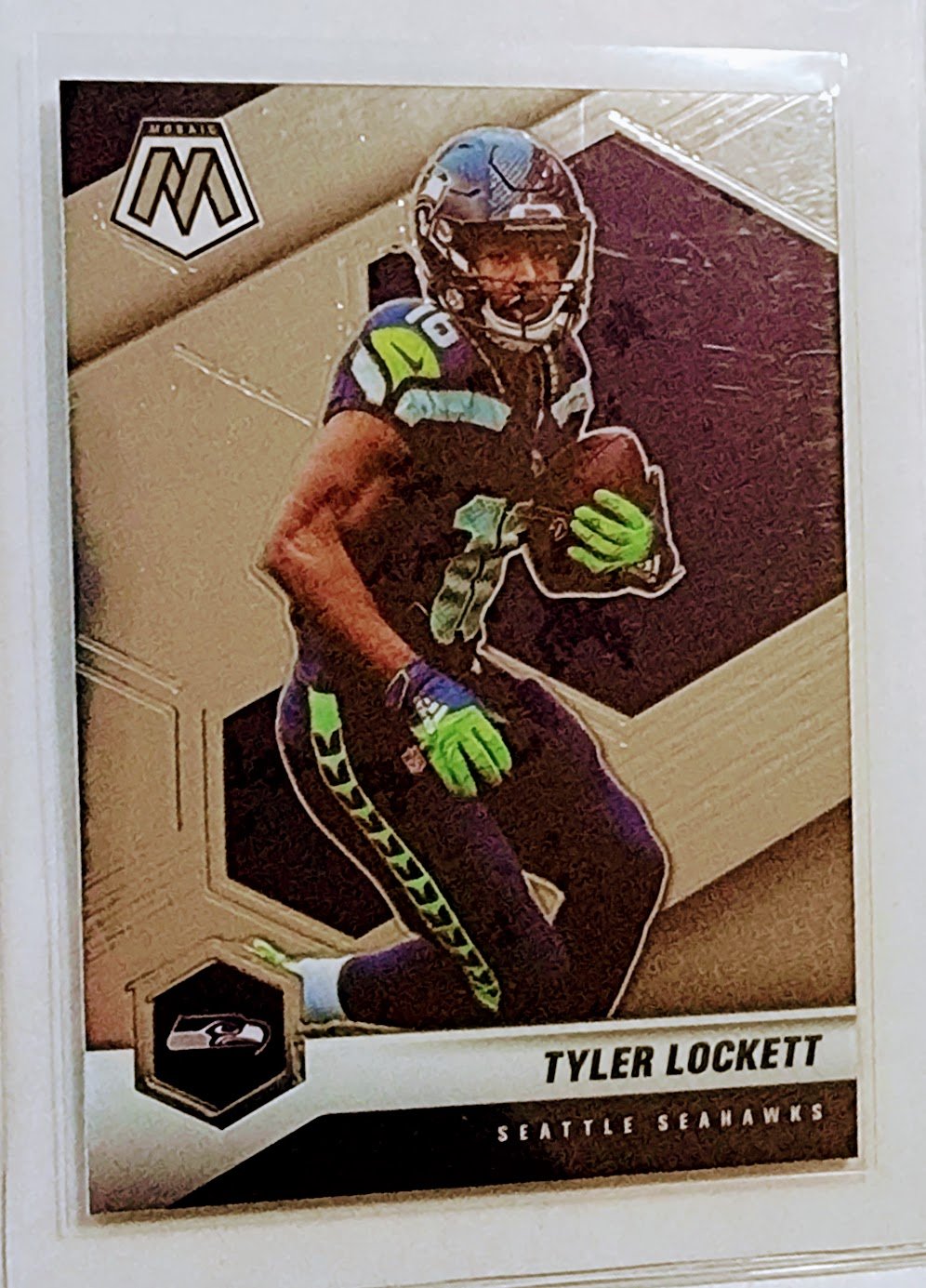 2021 Panini Mosaic Tyler Lockett Football Card AVM1 simple Xclusive Collectibles