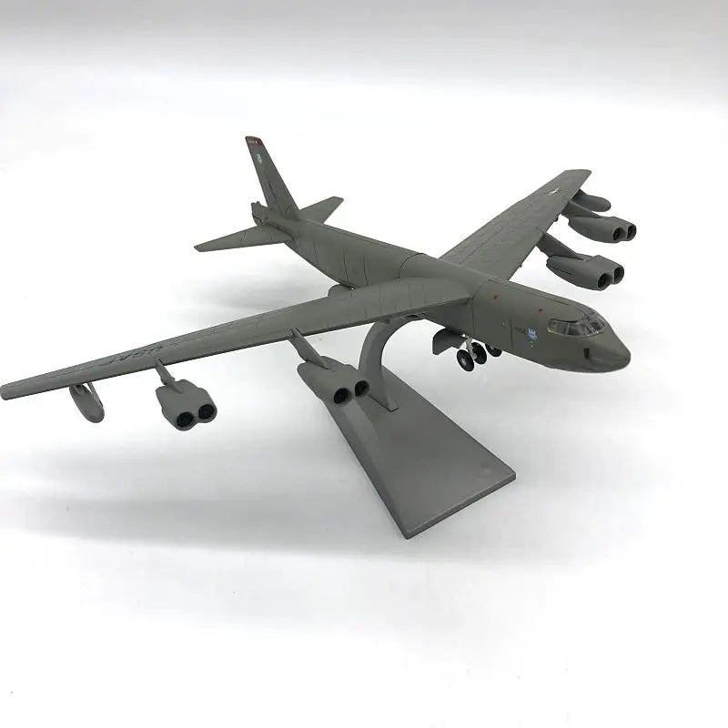 1/200 Scale Boeing B-52 Stratofortress Bomber Display Model - Collector's  Edition