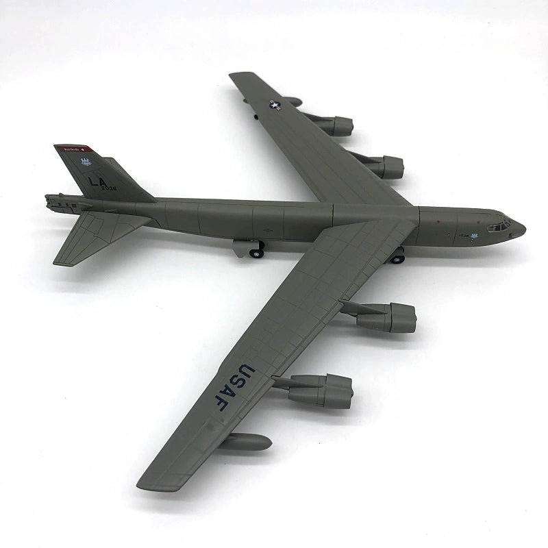 1/200 Scale Boeing B-52 Stratofortress Bomber Display Model - Collector's Edition