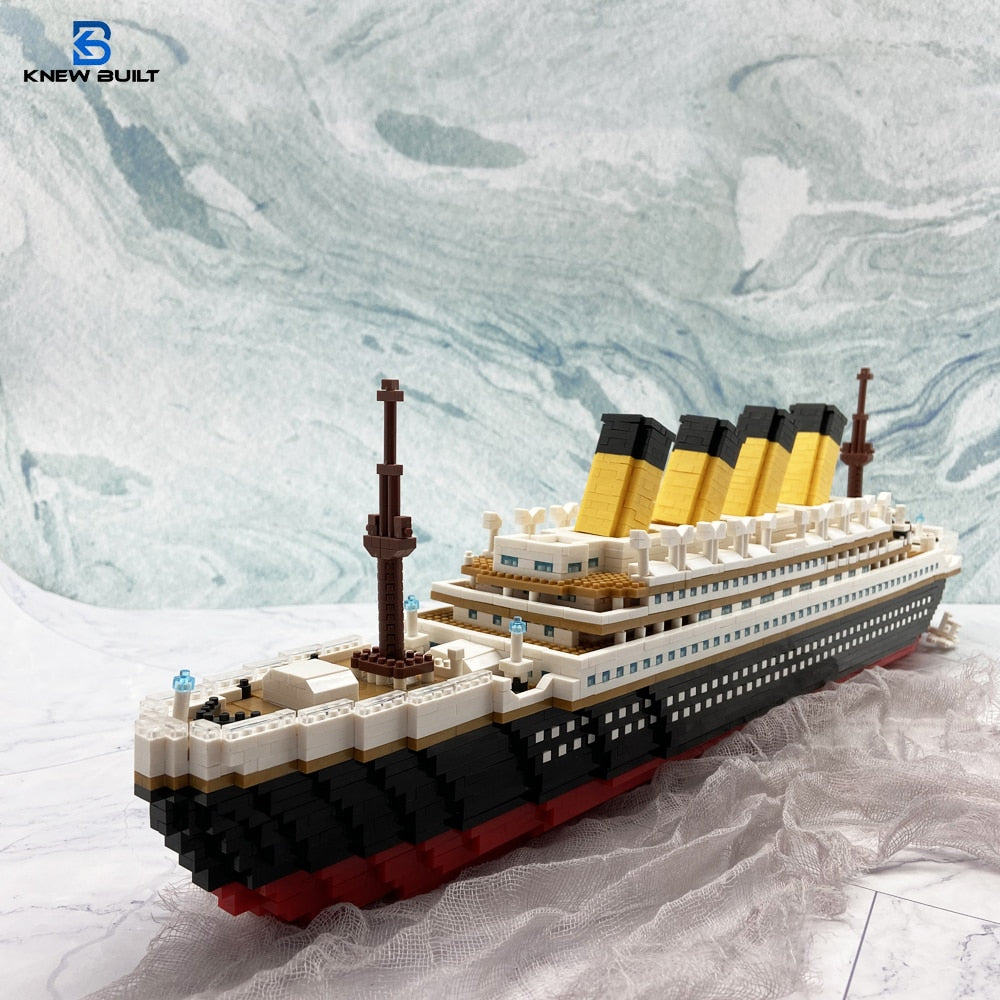 KNEW BUILT Titanic 3D Plastic Model Ship Brick Model Playsets, 1860-4000pc